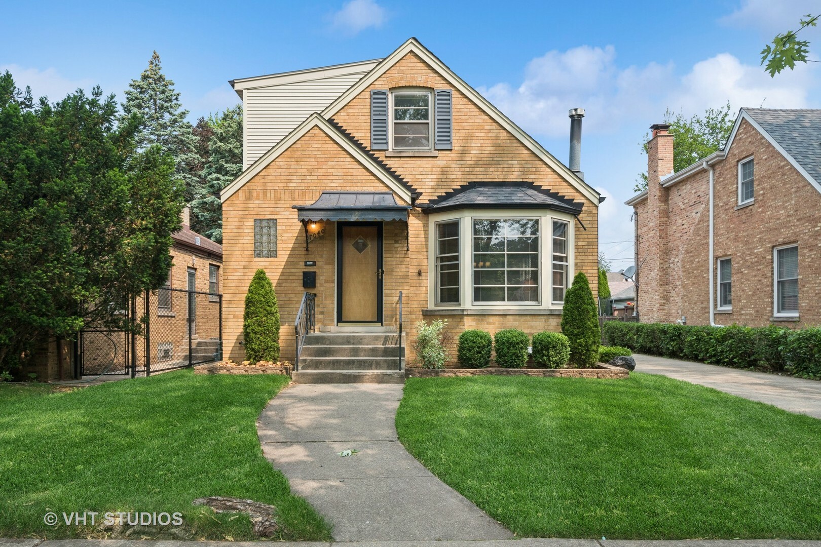 Property Photo: 7040 N Mankato Avenue IL 60646