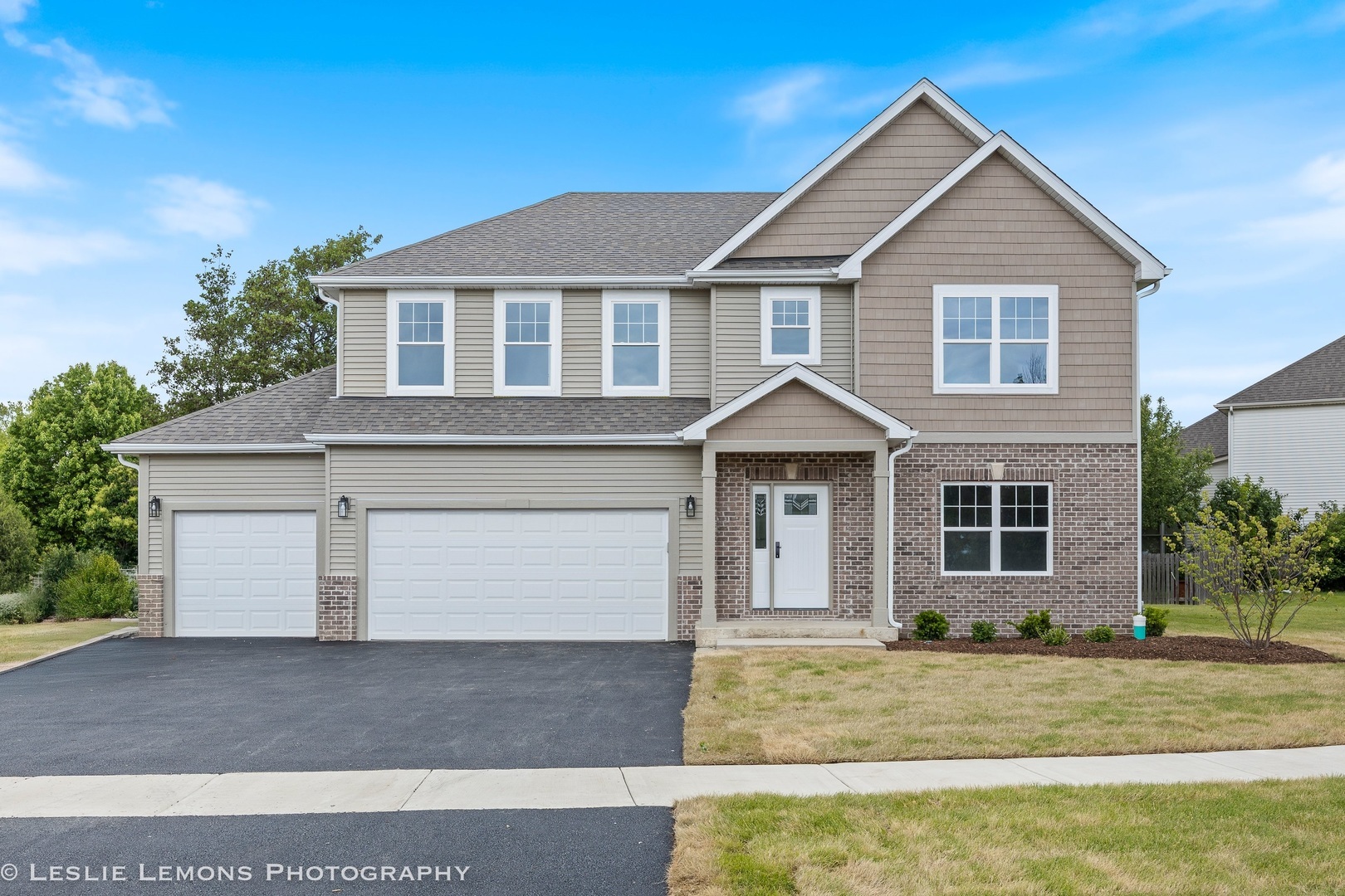 Property Photo: 2823 Cryder Way IL 60560