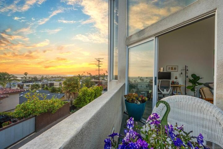 Property Photo: 2208 Oxford Ave CA 92007
