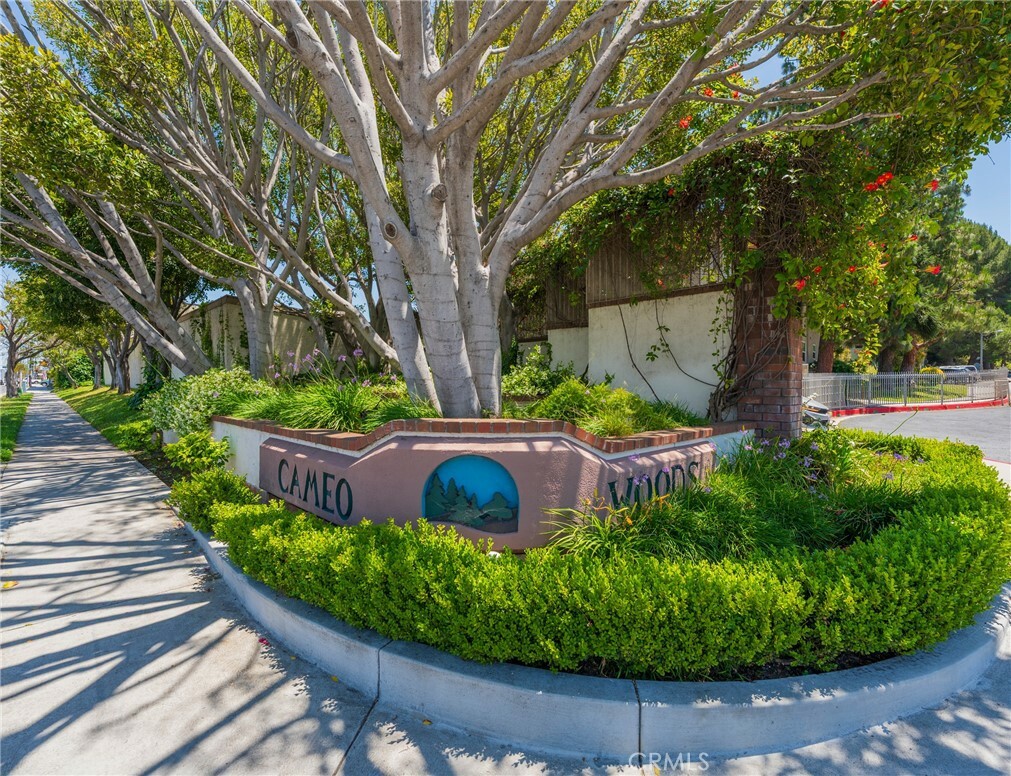 Property Photo: 5835 Bowcroft Street 2 CA 90016
