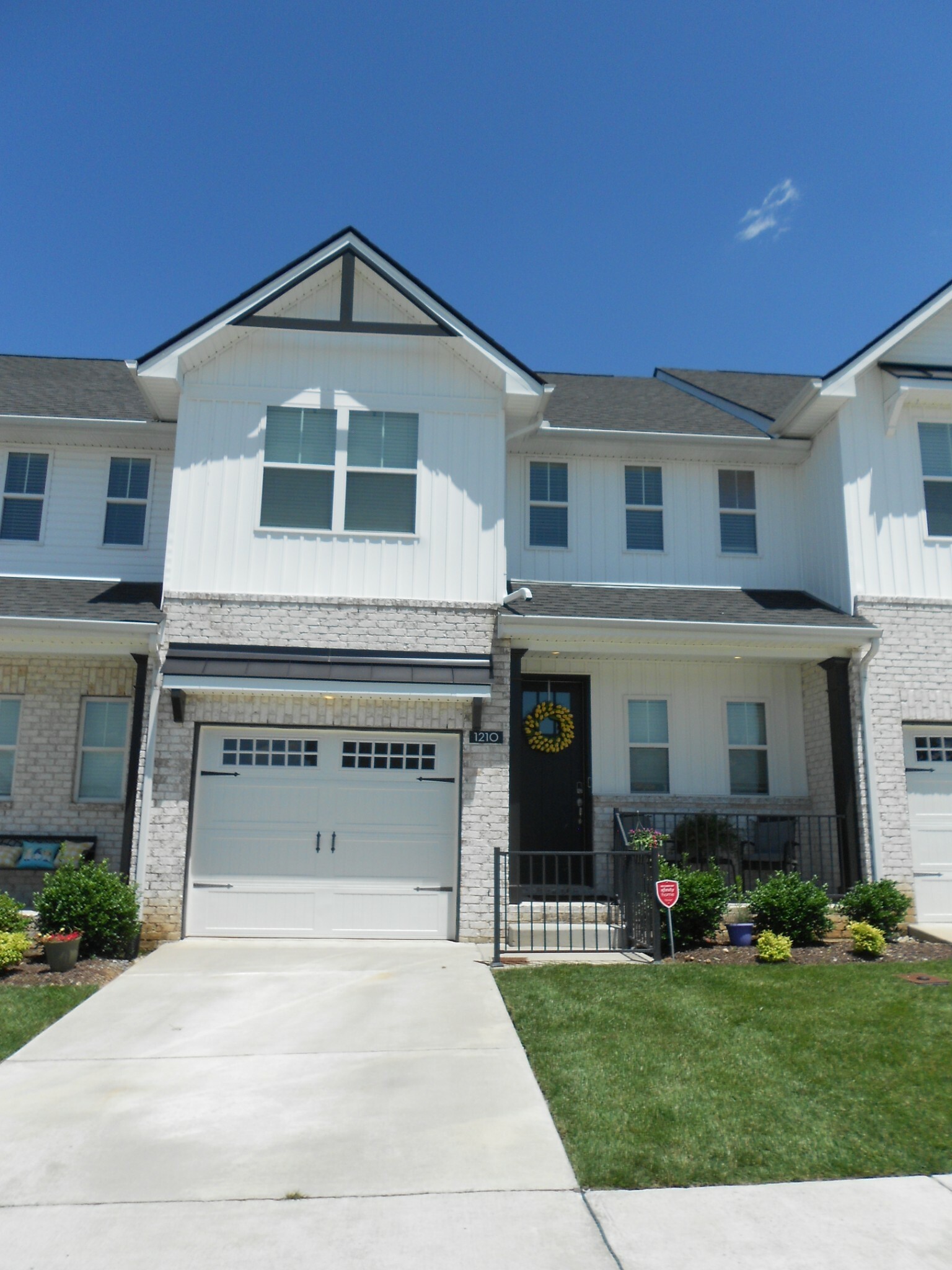 Property Photo: 1210 Hayloft Pl TN 37066