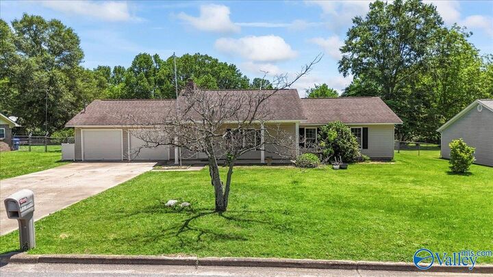 Property Photo:  304 Ohara Drive  AL 35950 
