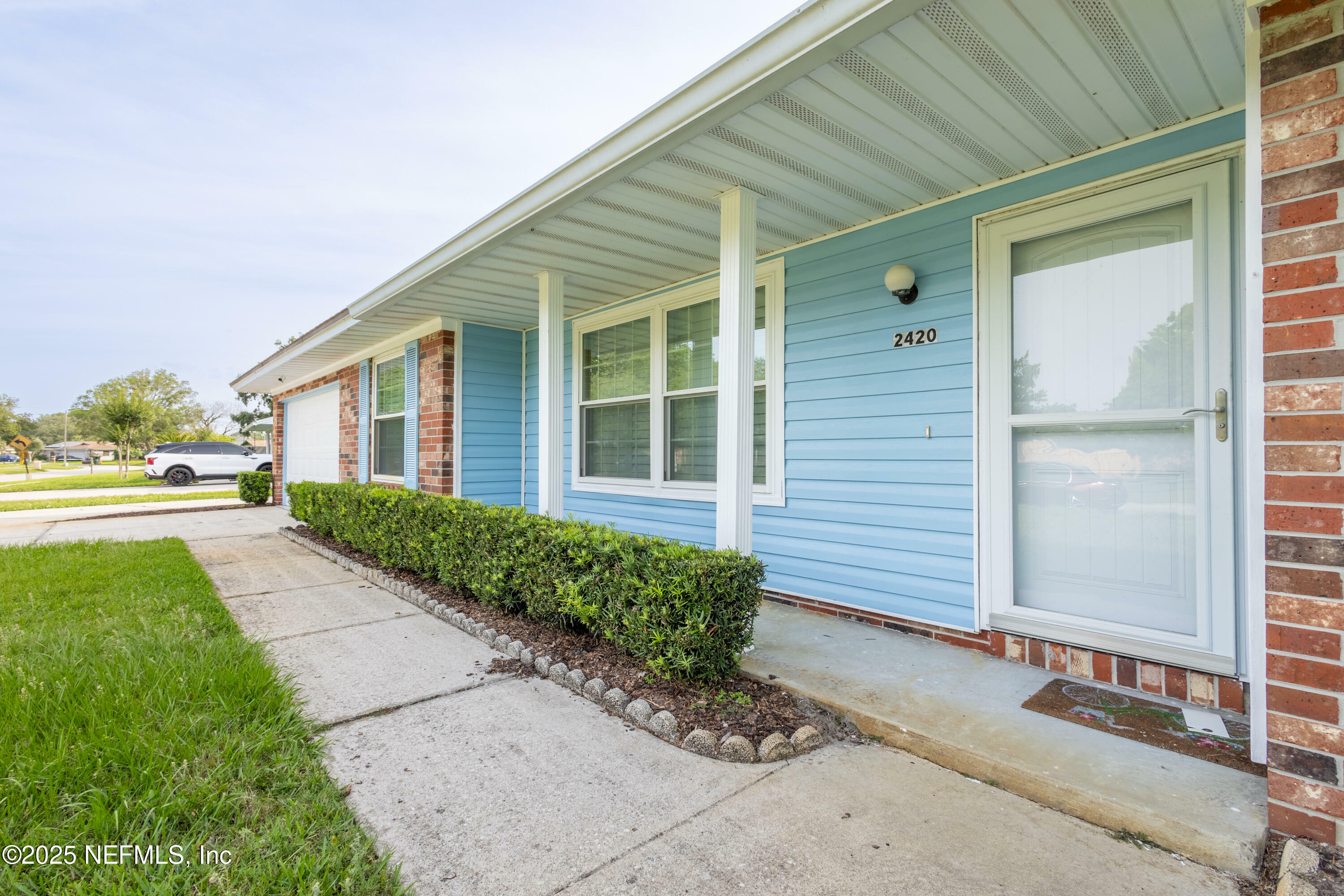 Property Photo: 2420 Blackbeard Drive FL 32224