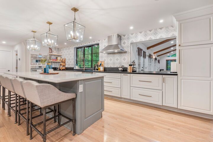 Property Photo: 4 Rockwood Lane NH 03053