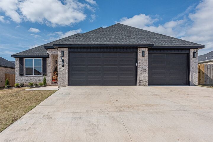 Property Photo:  150 N Eagle Mountain Street  AR 72753 