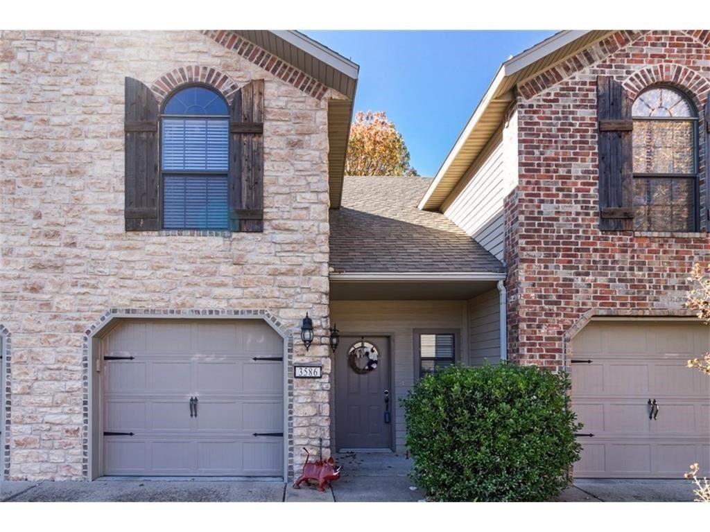 Property Photo: 3586 W Chevaux Drive AR 72704