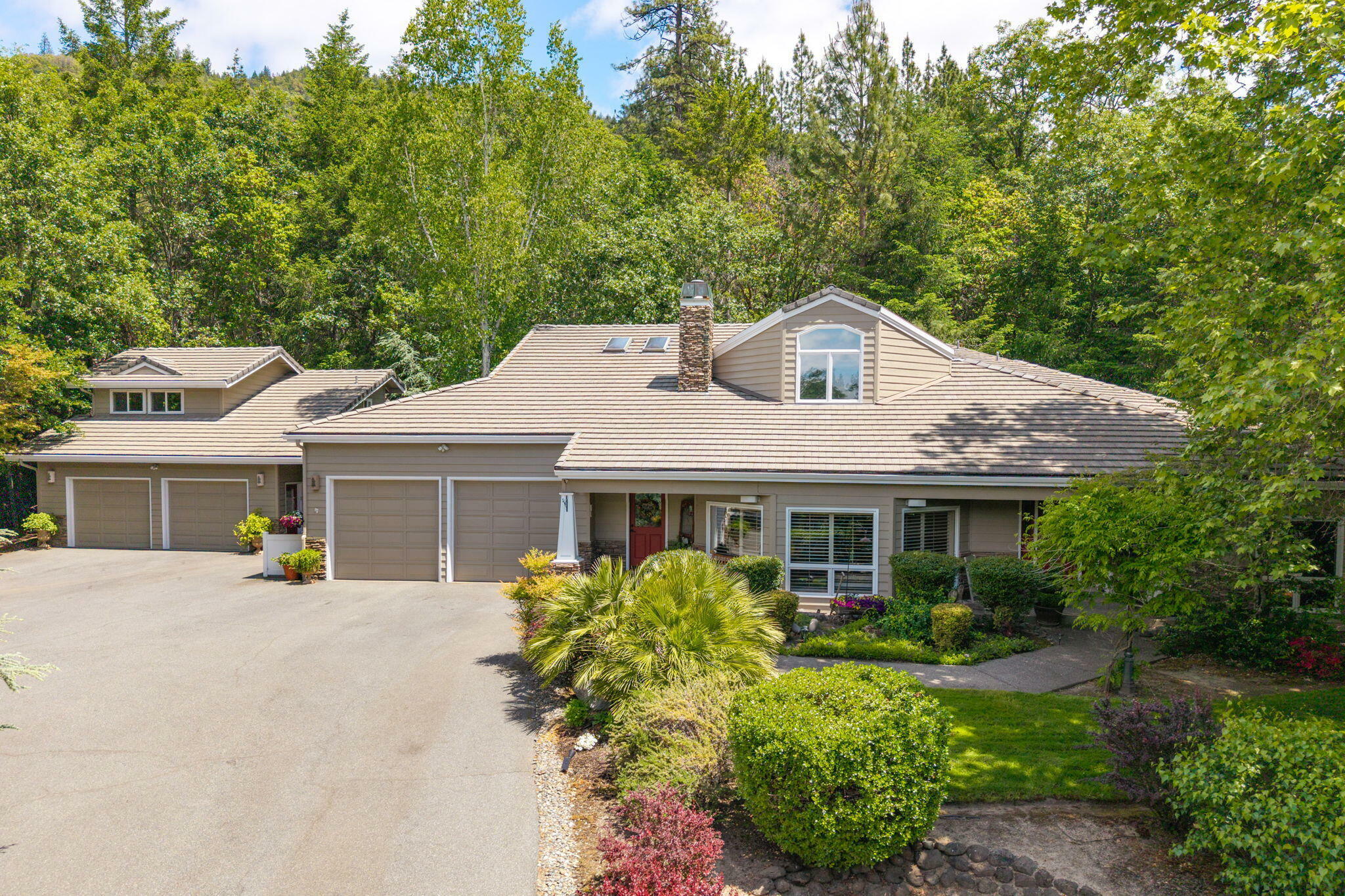 Property Photo: 191 Spring Mountain Road OR 97526