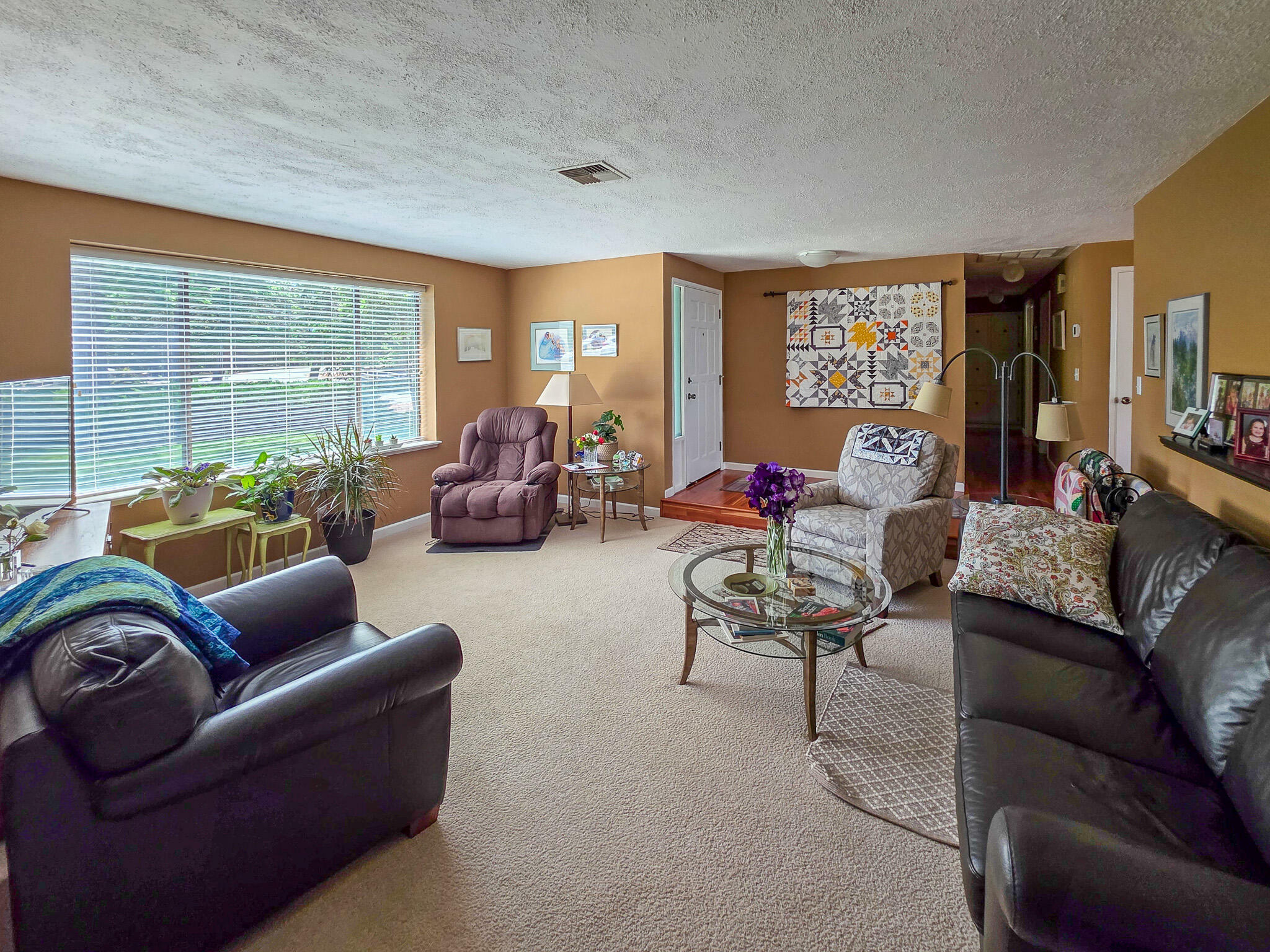 Property Photo: 290 Becklin Drive OR 97532
