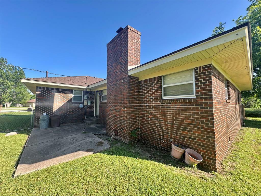 Property Photo: 1618 NW 24th Street OK 73505