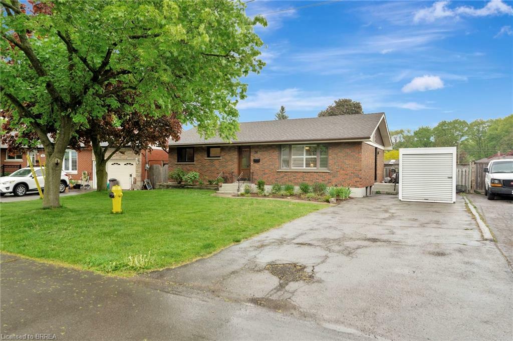 Property Photo: 38 Hickery Place ON N3S 3C8
