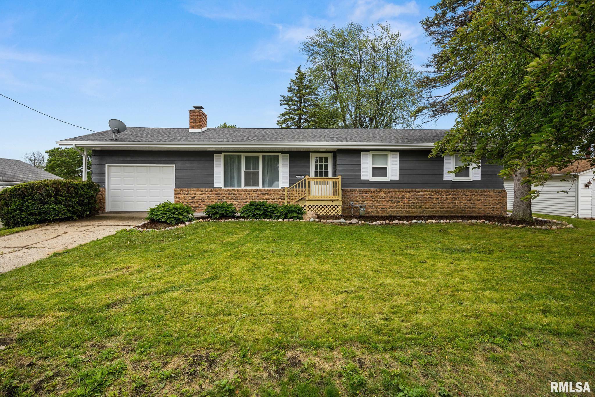 208 W Graze Avenue  Dunlap IL 61525 photo