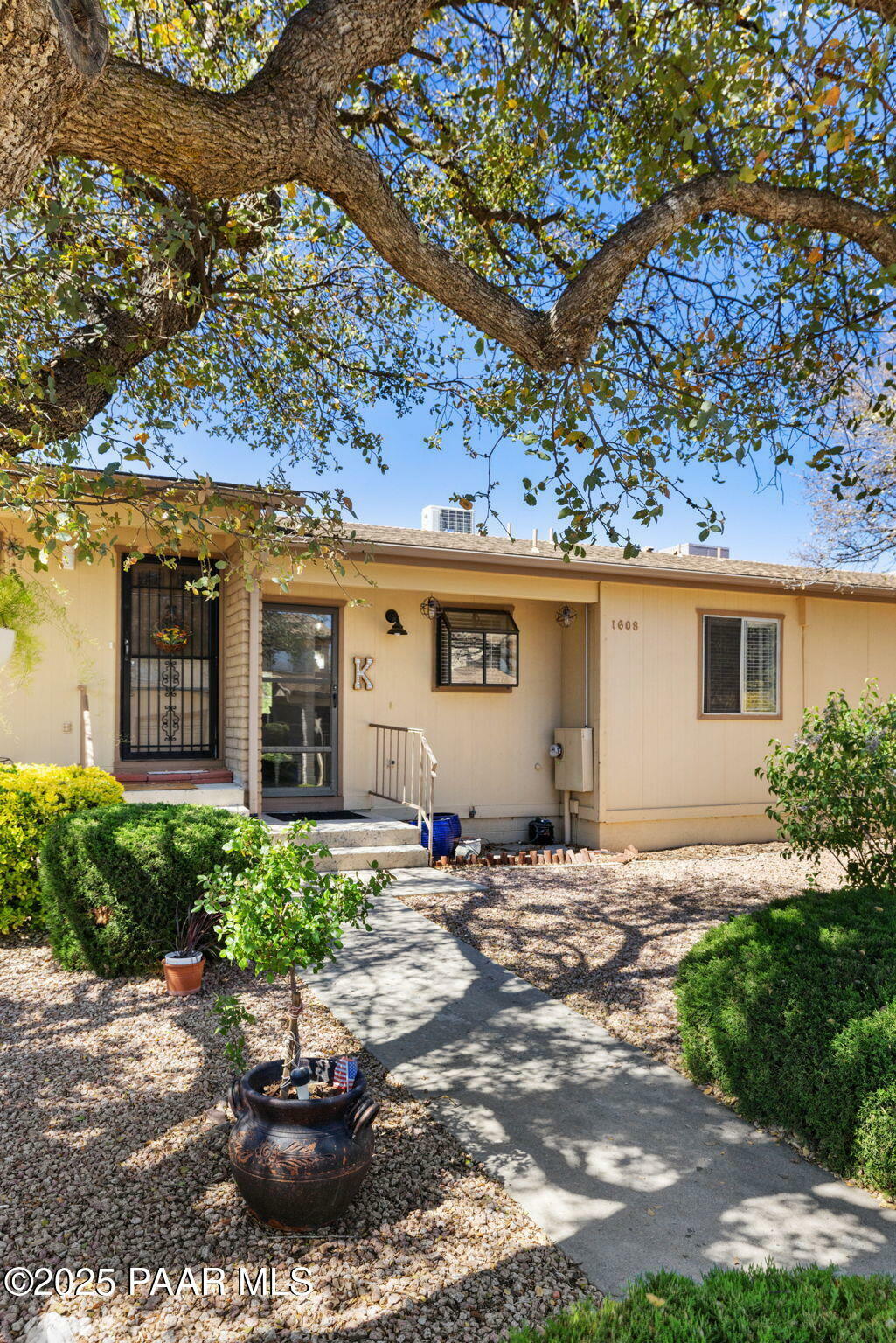 Property Photo: 1608 Canada Crescent AZ 86303