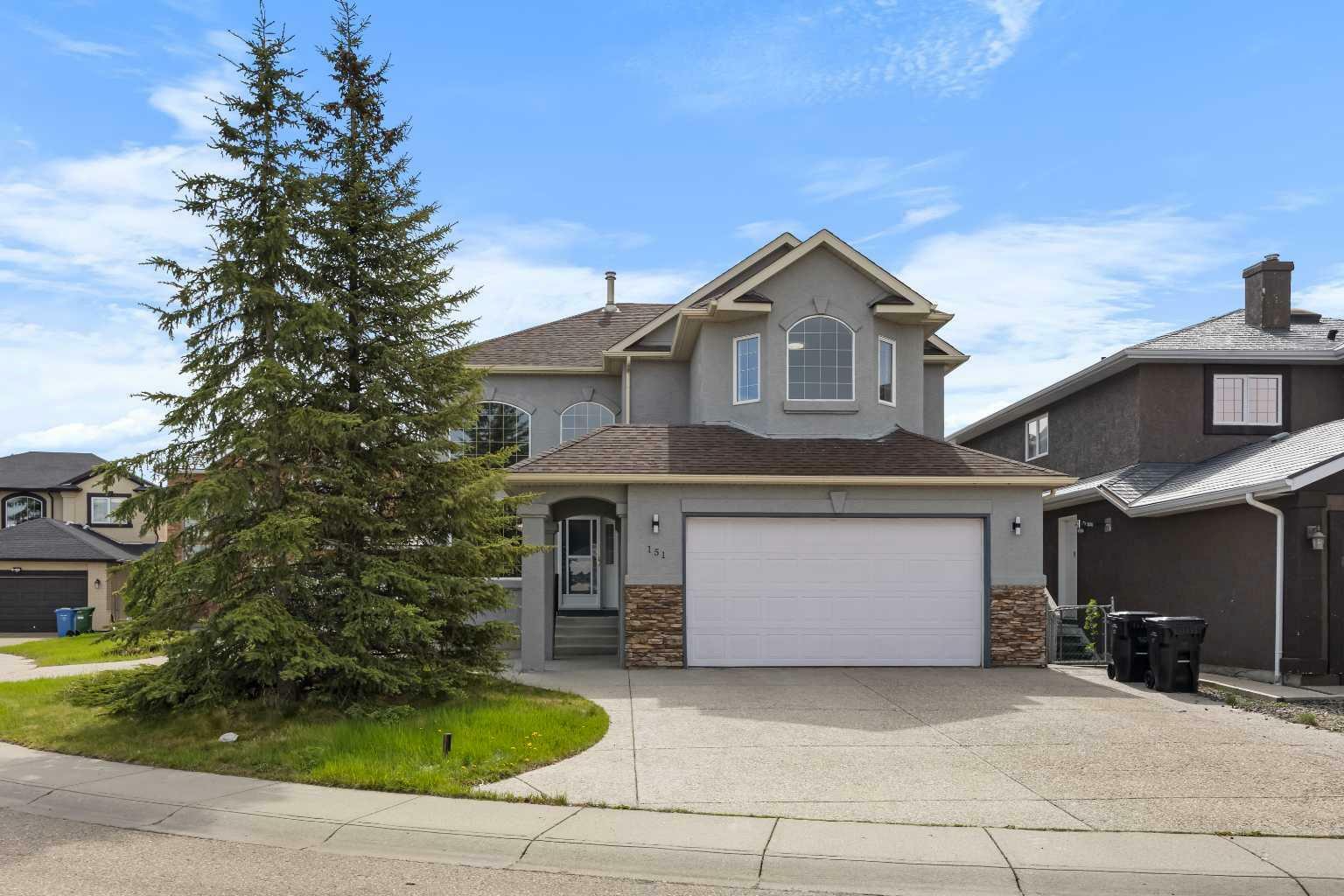 Property Photo: 151 Coral Shores Landing NE AB T3J 3J7