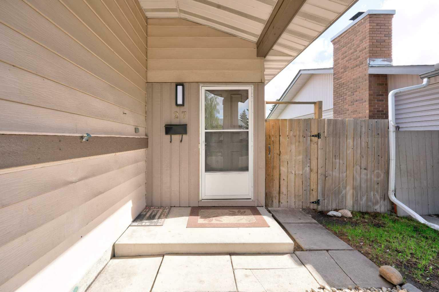 Property Photo:  27 Dovely Way SE  AB T2B 2K7 