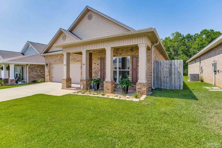Property Photo: 7990 Burnside Loop FL 32526