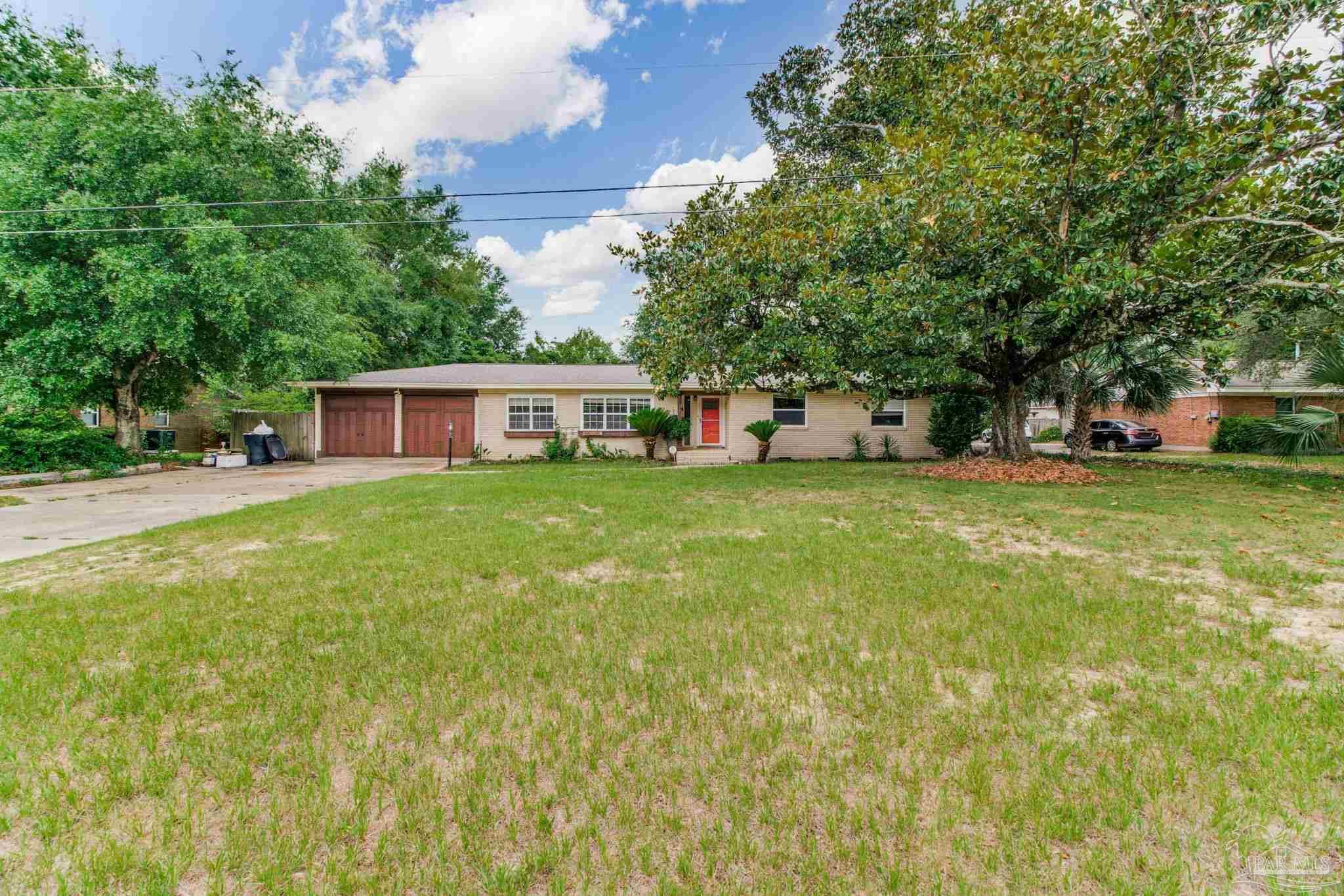 Property Photo: 2125 Summit Blvd FL 32503