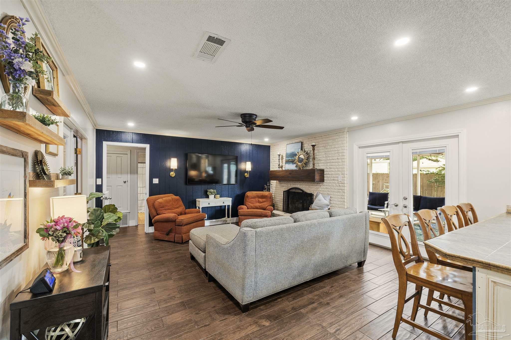 Property Photo: 3815 Durango Dr FL 32504