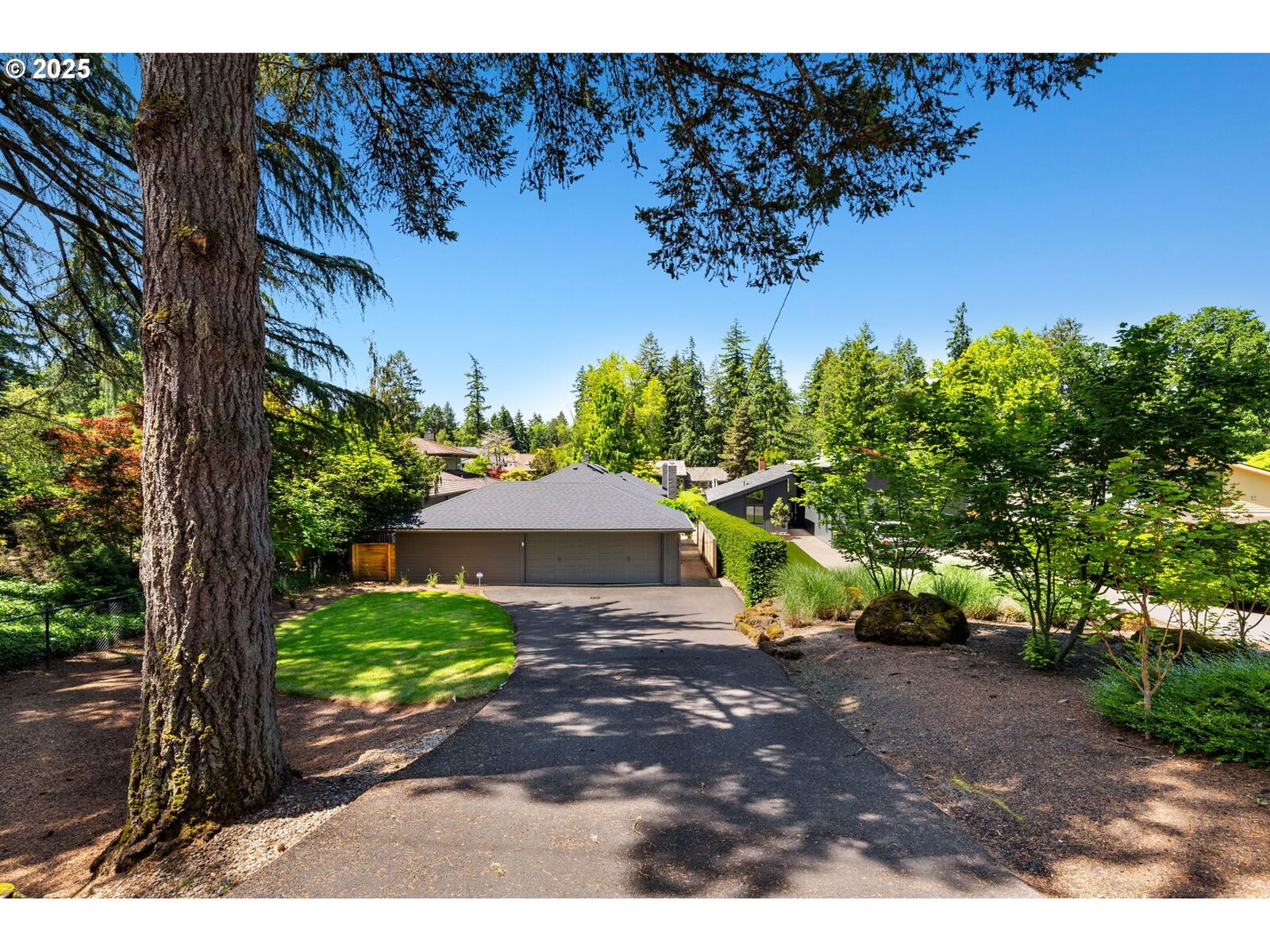 Property Photo: 17787 Kelok Rd OR 97034