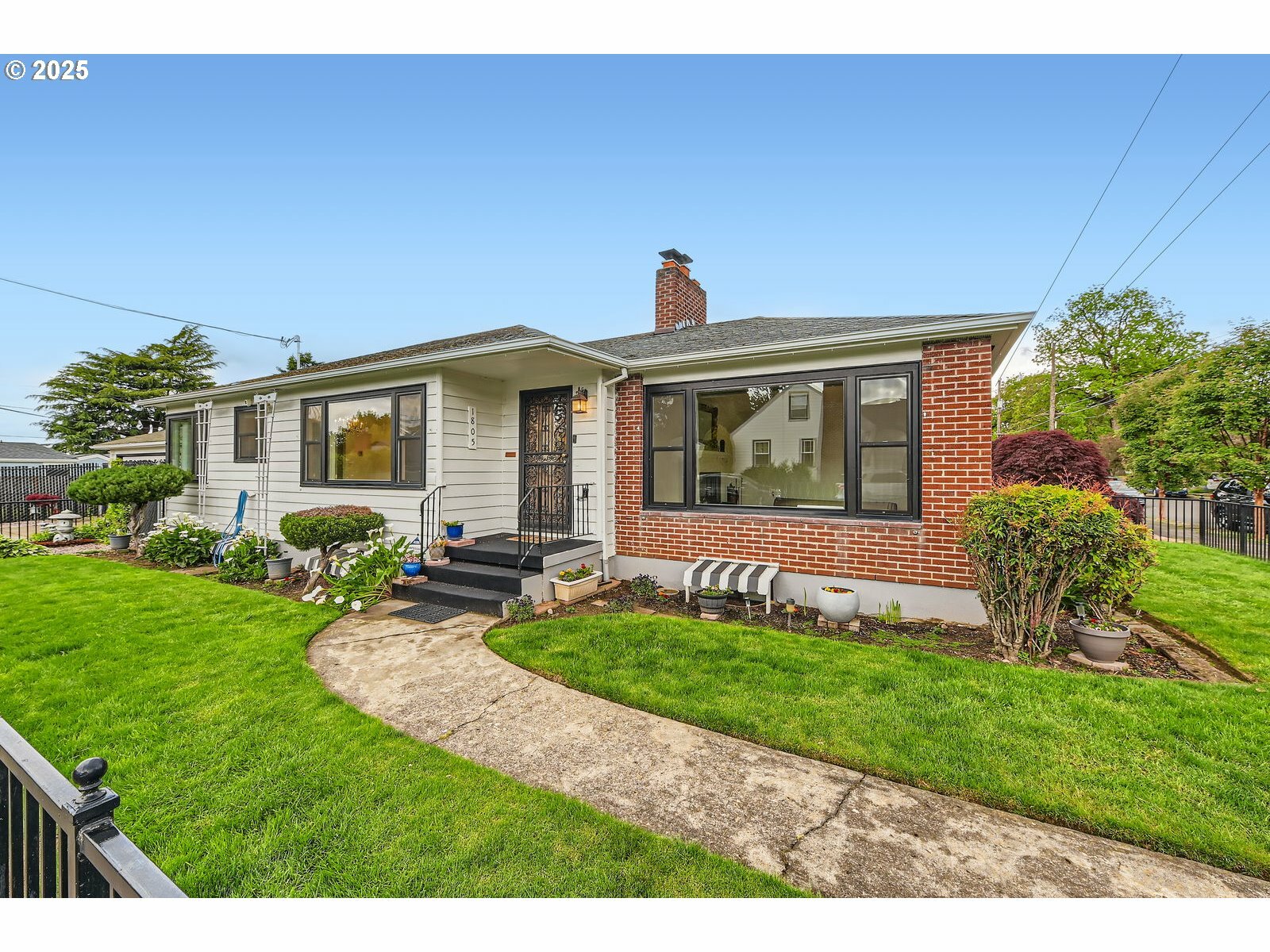 1805 NE Saratoga St  Portland OR 97211 photo