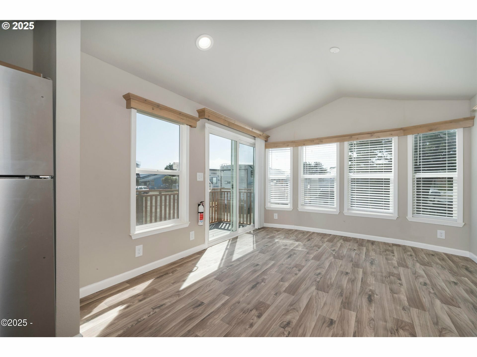 Property Photo: 1015 SW 51st St 9 OR 97367
