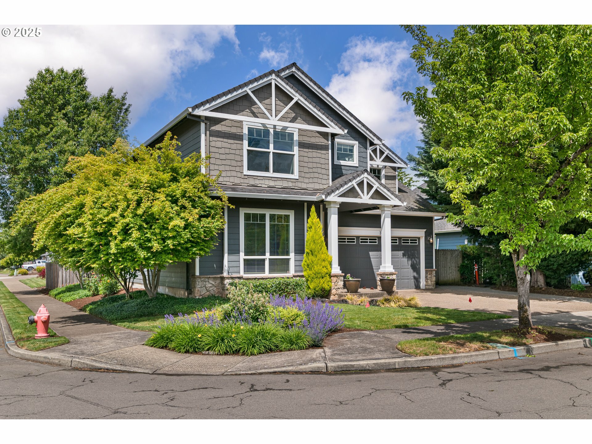 Property Photo: 352 SE 14th Pl OR 97013