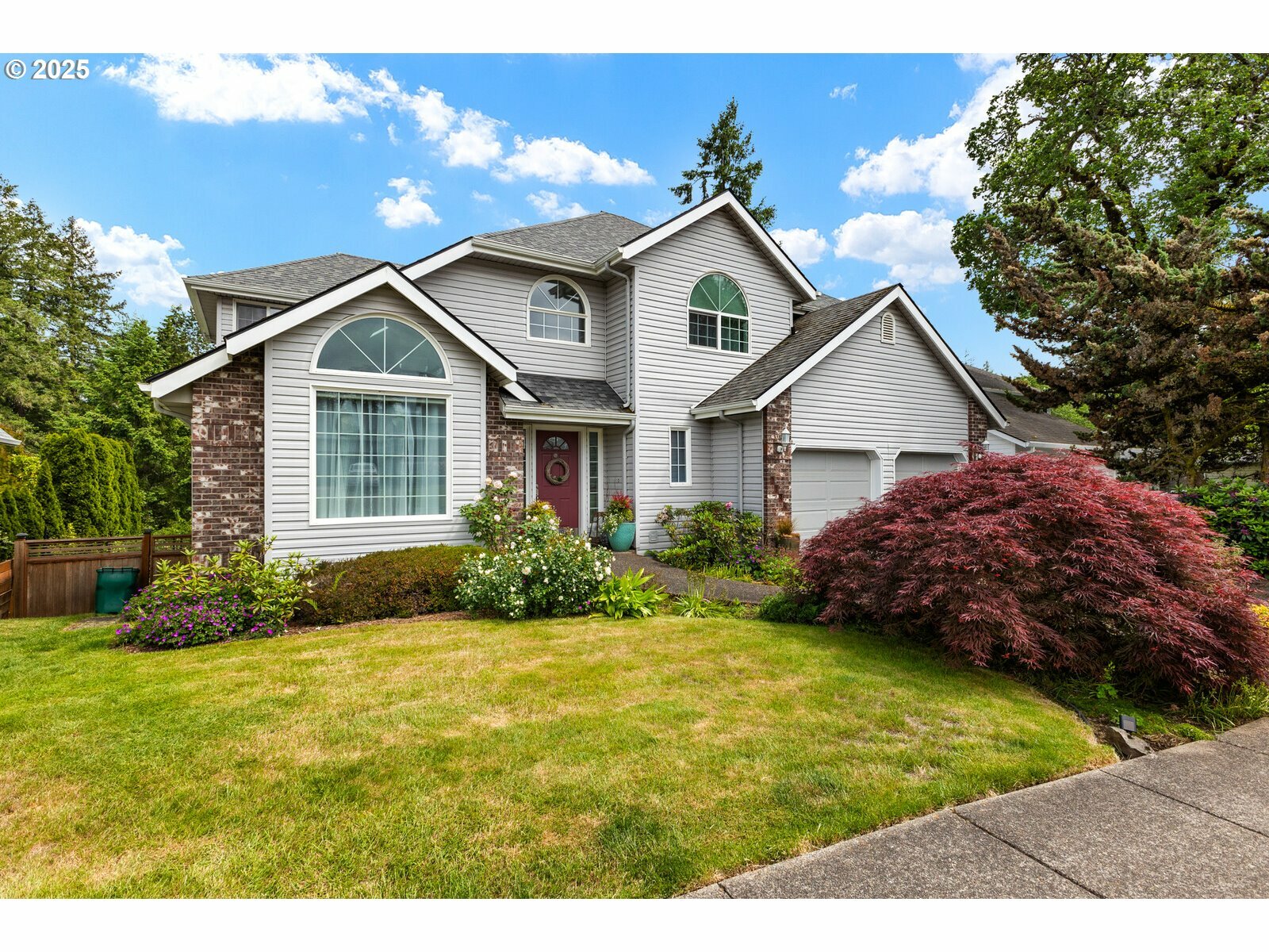 Property Photo: 2136 N Thorne St OR 97132