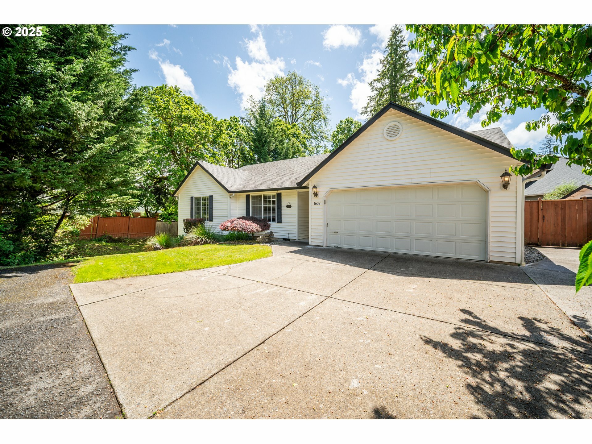 Property Photo: 1602 NE 16th Ct WA 98604