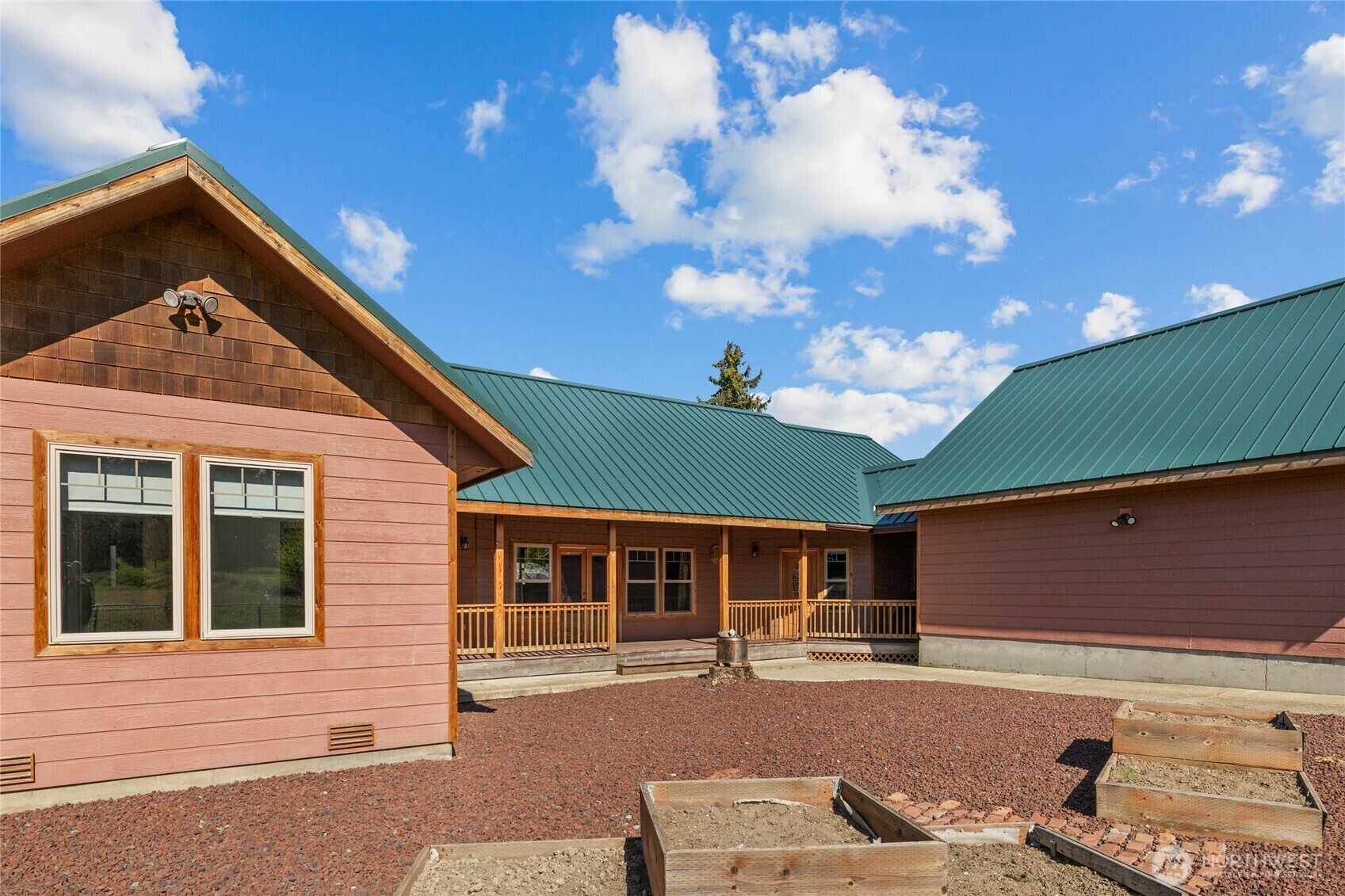 Property Photo: 706 S A Street WA 98941