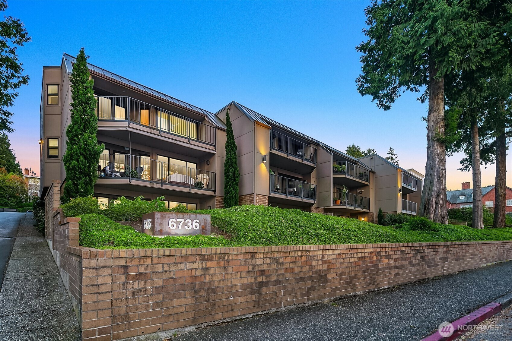 Property Photo: 6736 Lake Washington Boulevard NE 8 WA 98033