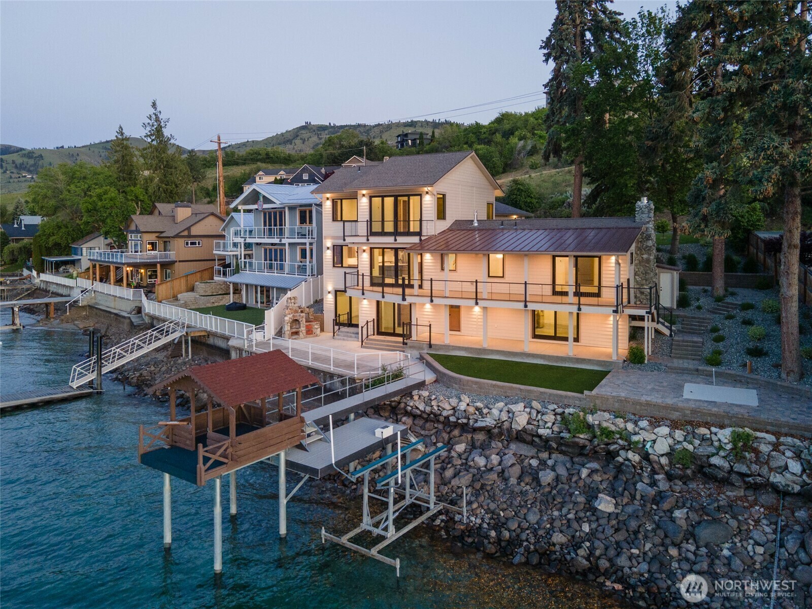 Property Photo: 972 S Lakeshore Road WA 98816