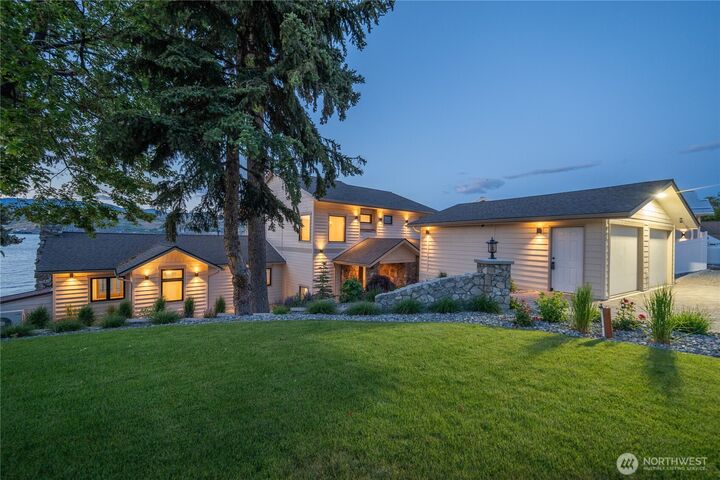 972 S Lakeshore Road  Chelan WA 98816 photo