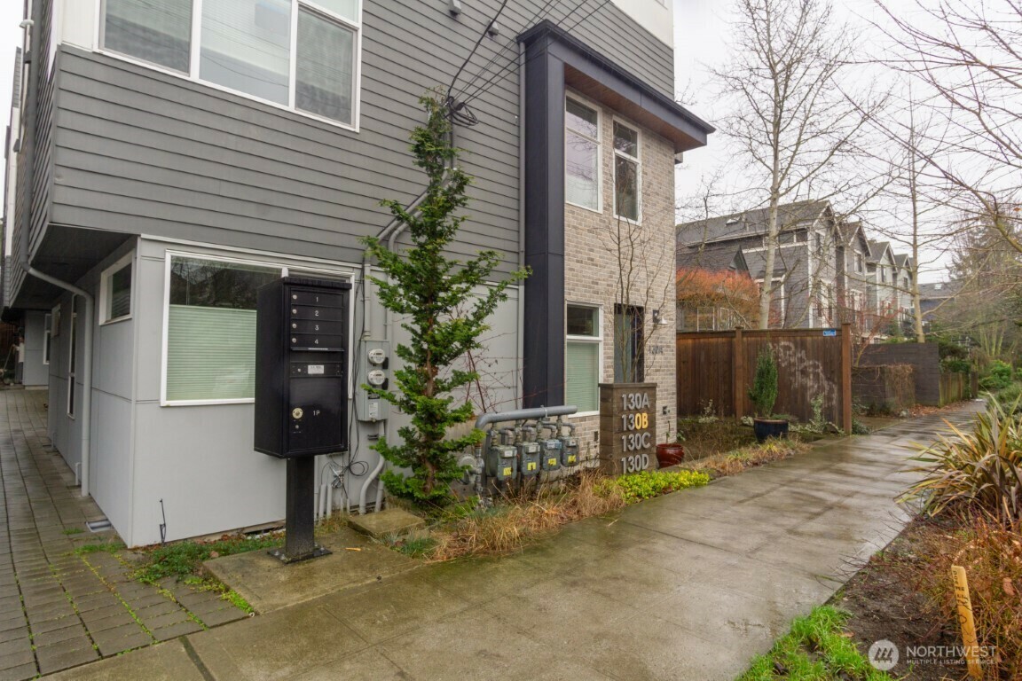 Property Photo: 130 21st Avenue E C WA 98112