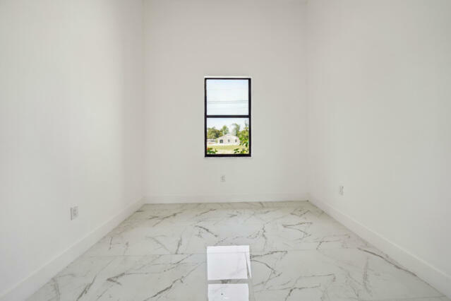Property Photo: 418 NE 31st Ter FL 33909