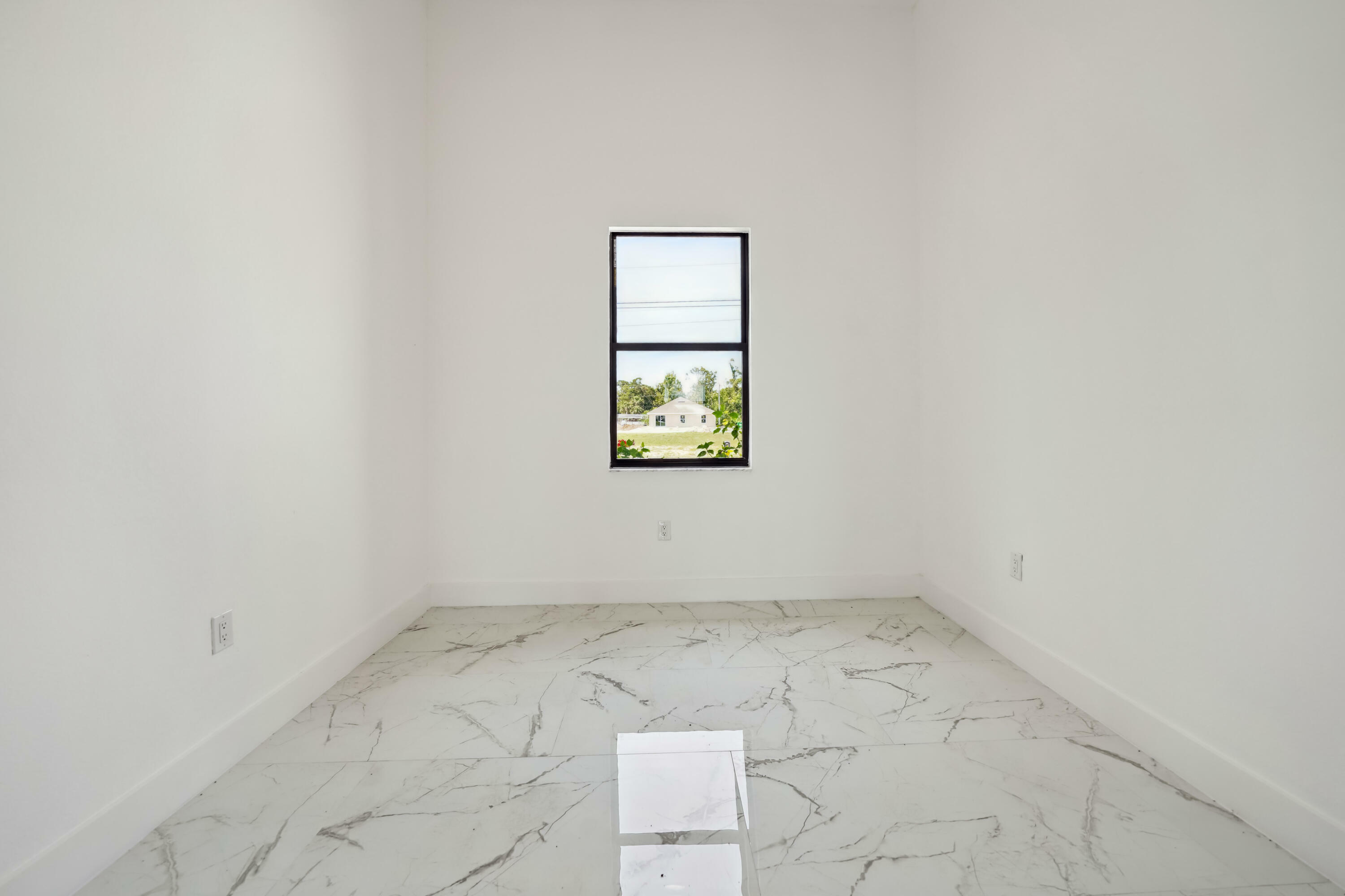 Property Photo: 418 NE 31st Ter FL 33909