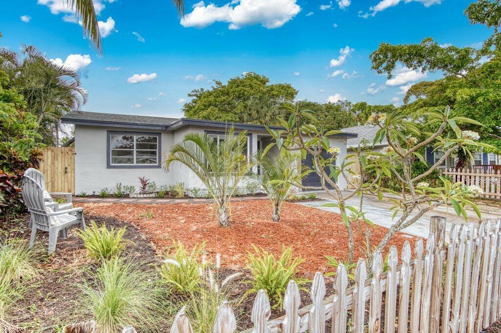 Property Photo: 1021 S M Street FL 33460