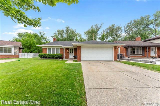 Property Photo: 16917 Cicotte Avenue MI 48101