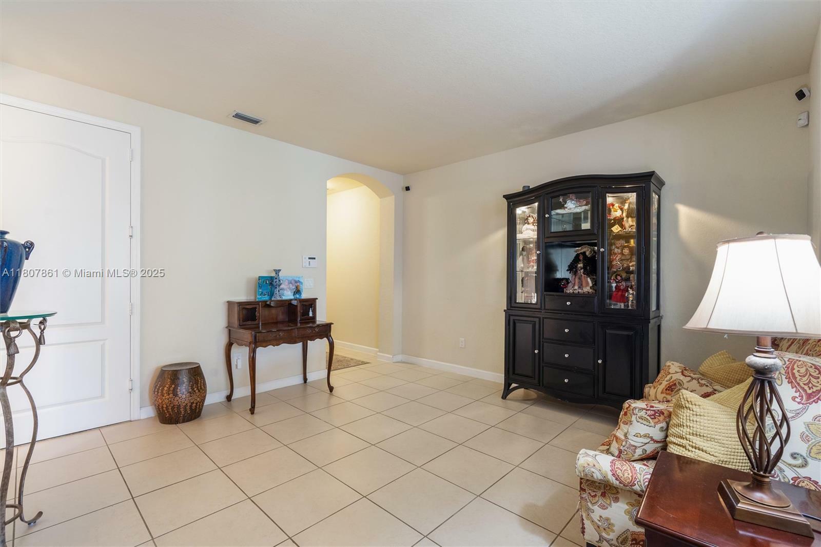 Property Photo: 9618 Waterview Way FL 33076