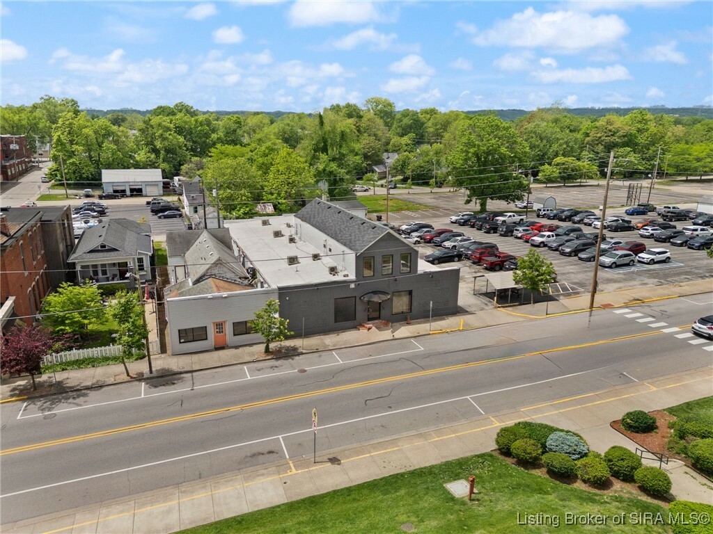 Property Photo: 1011 Vincennes Street 5 IN 47150