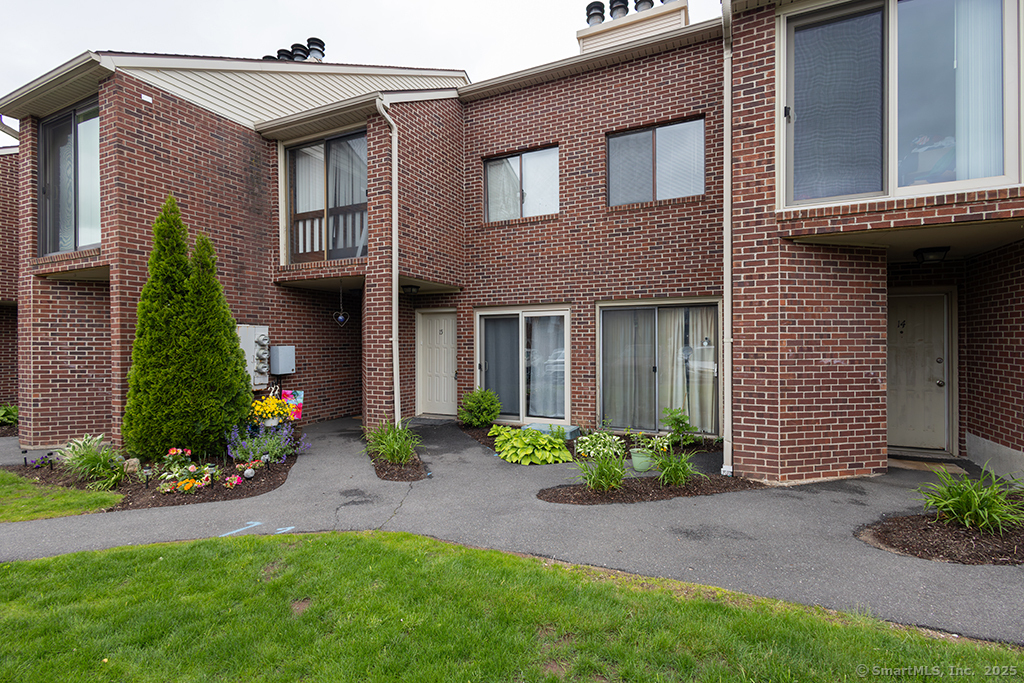 Property Photo: 295 Redstone Hill Road Apt 15 CT 06010