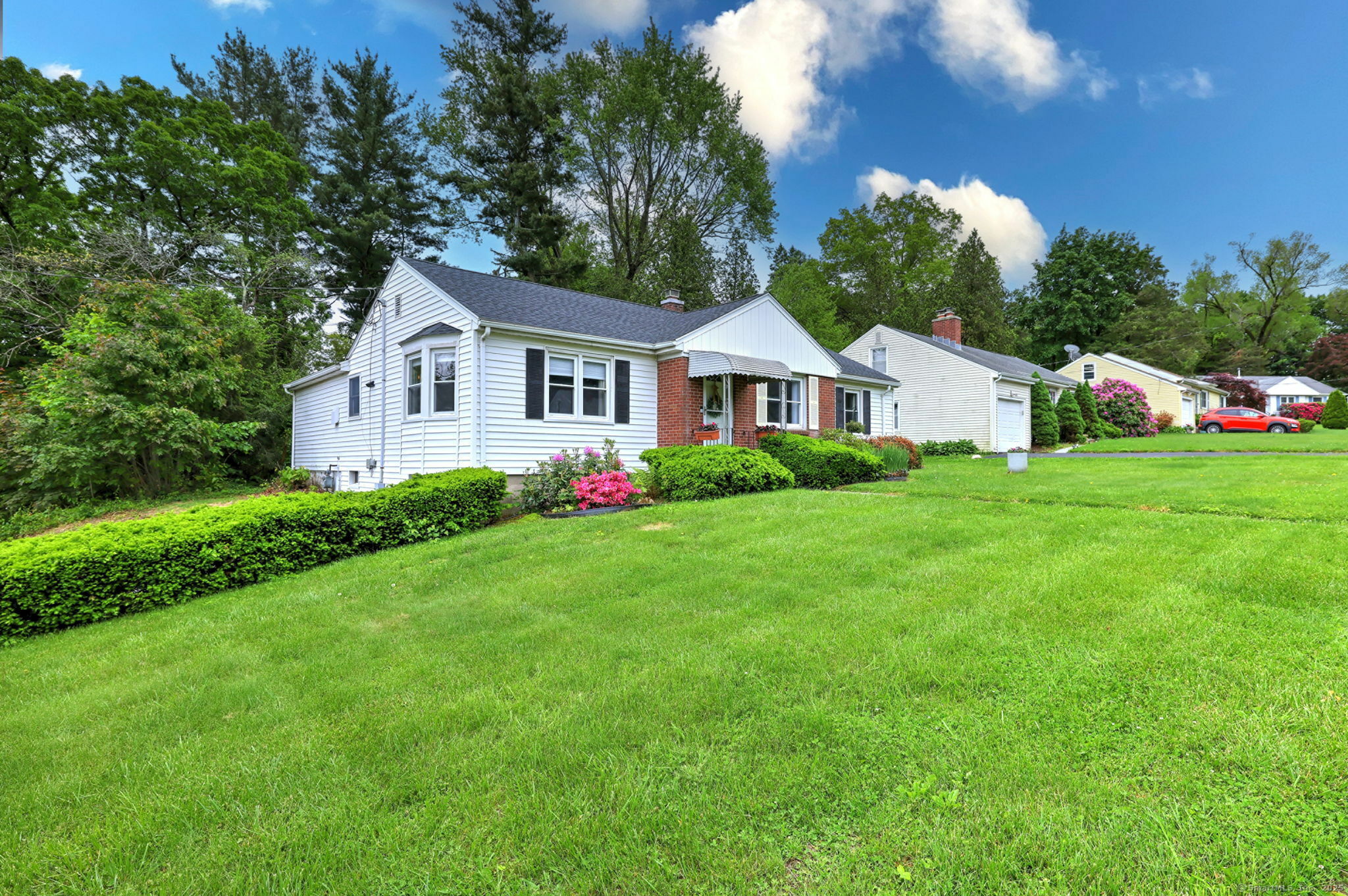 Property Photo: 6 Hillview Avenue CT 06514