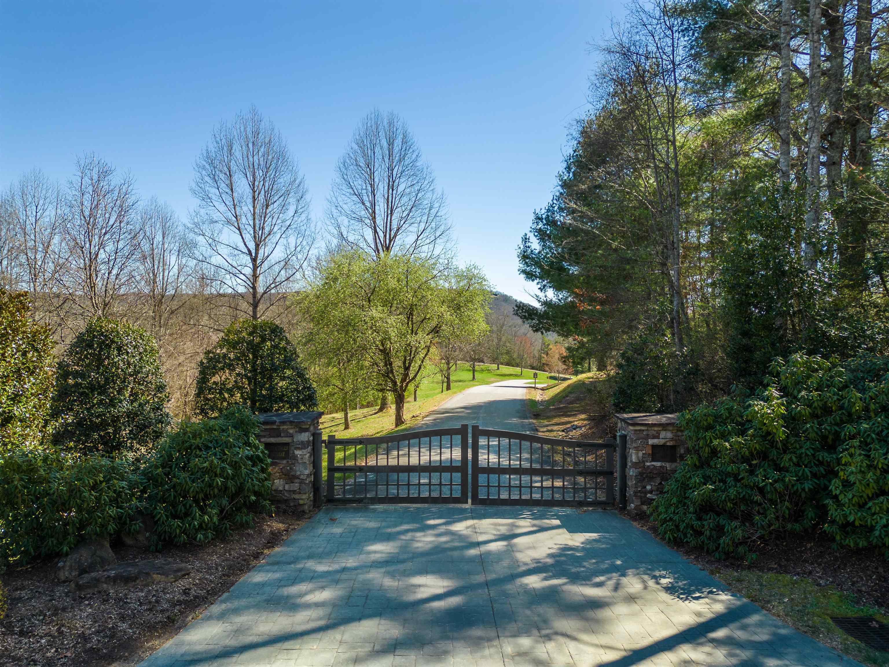 Property Photo: 132 Overlook Park Drive NC 28792
