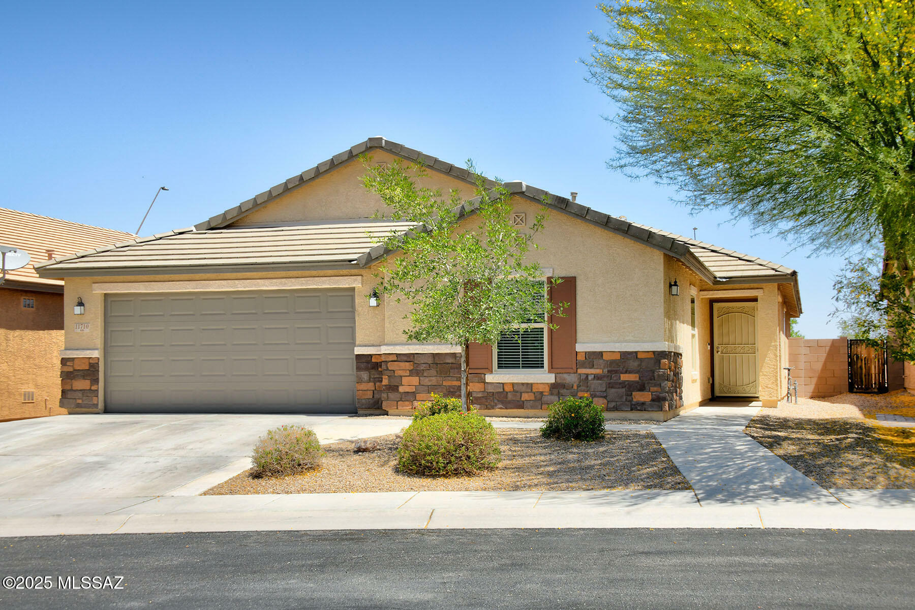 Property Photo: 11710 W Boll Bloom Drive AZ 85653