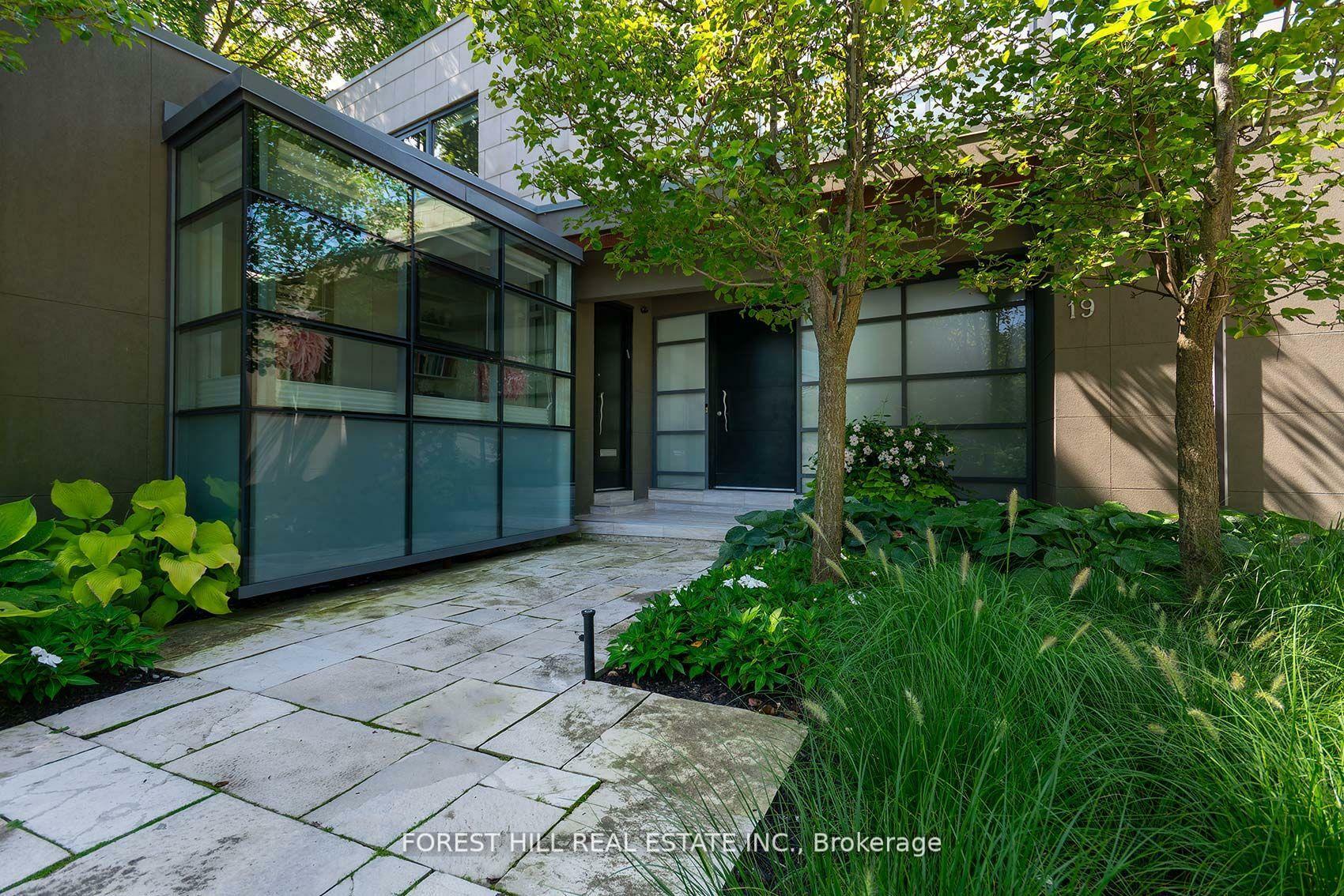 Property Photo: 19 Alderbrook Drive ON M3B 1E3