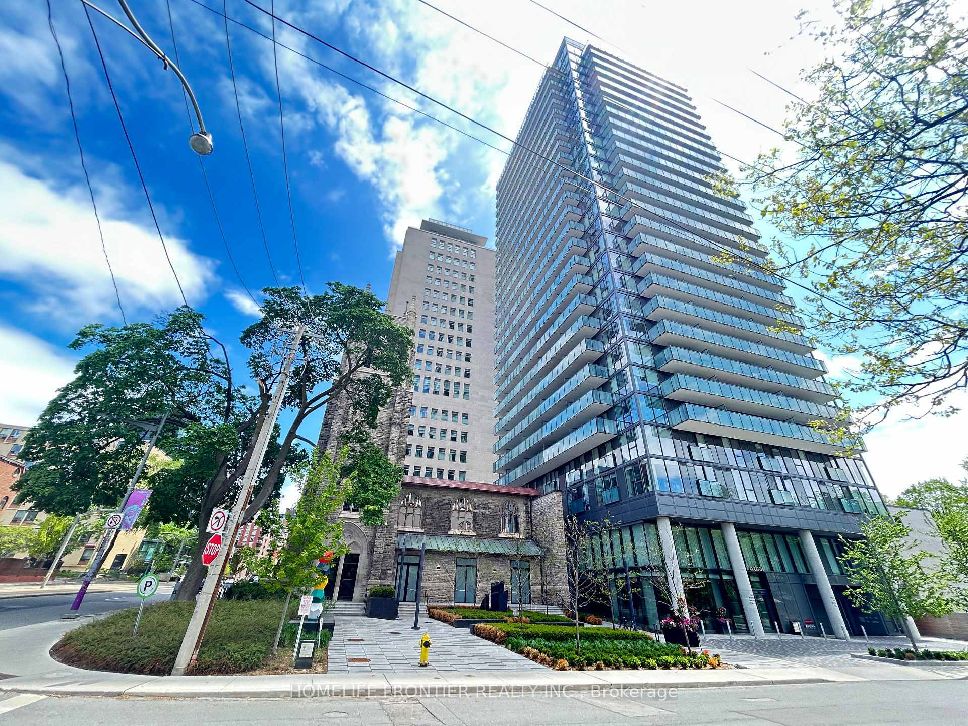 Property Photo: 99 Foxbar Road 806 ON M4V 0B2