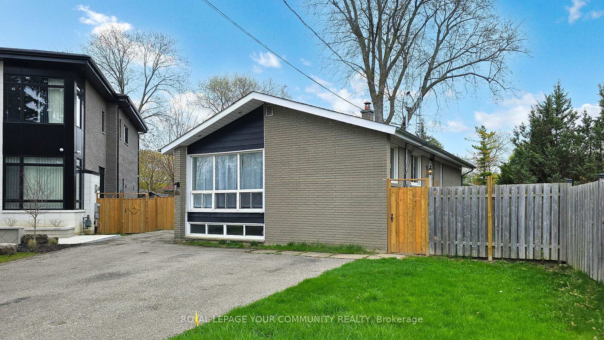Property Photo:  446 Lynett Crescent  ON L4C 2V7 