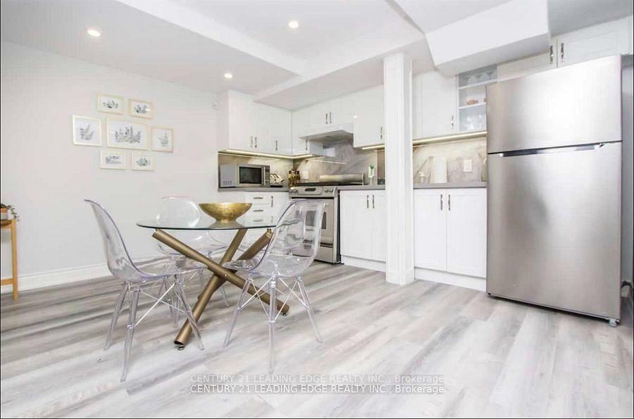 Photo de la propriété: 38 Green Ash Crescent ON L4B 3S1
