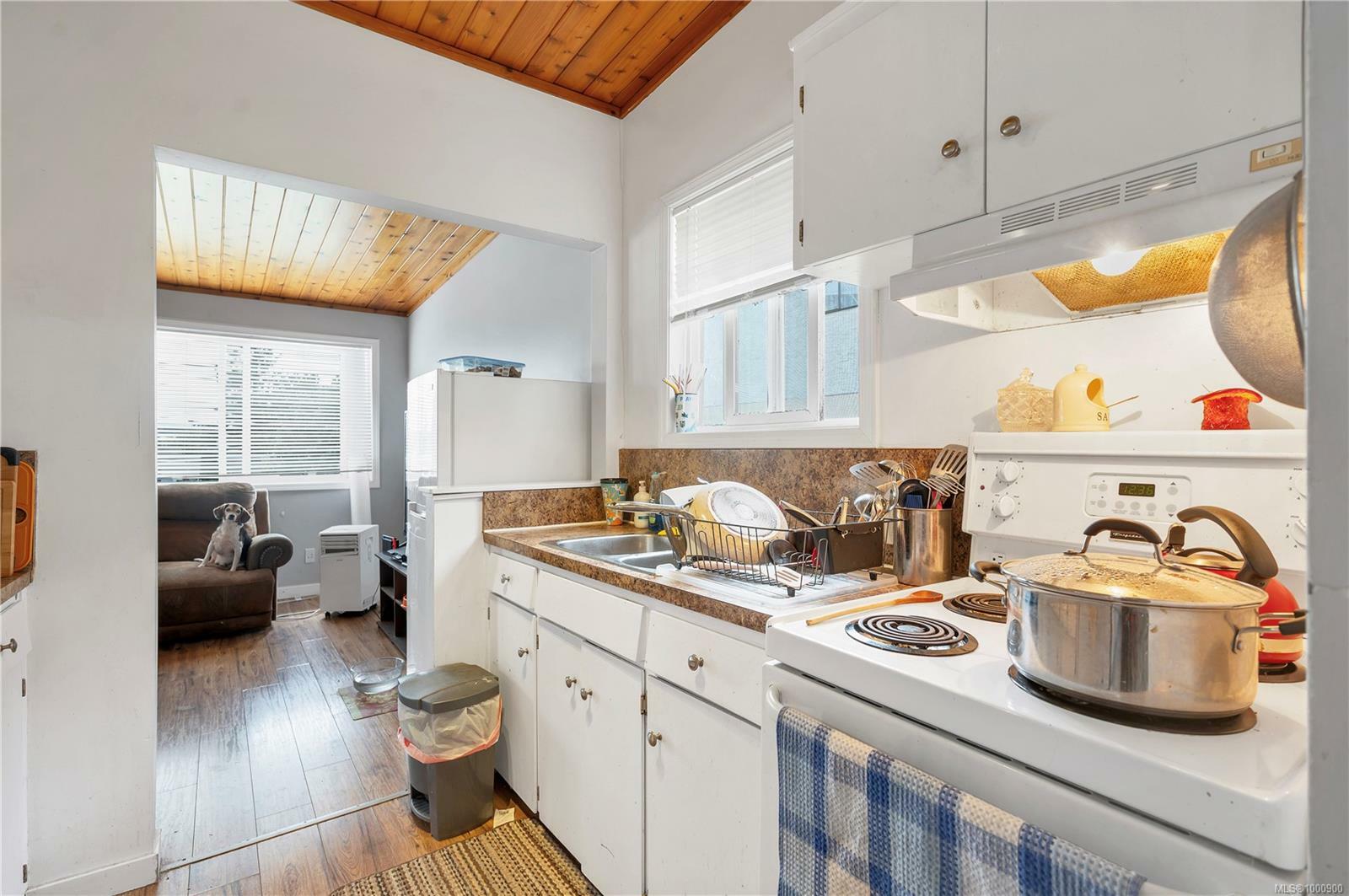 Property Photo: 789 Birch St BC V9W 2T2