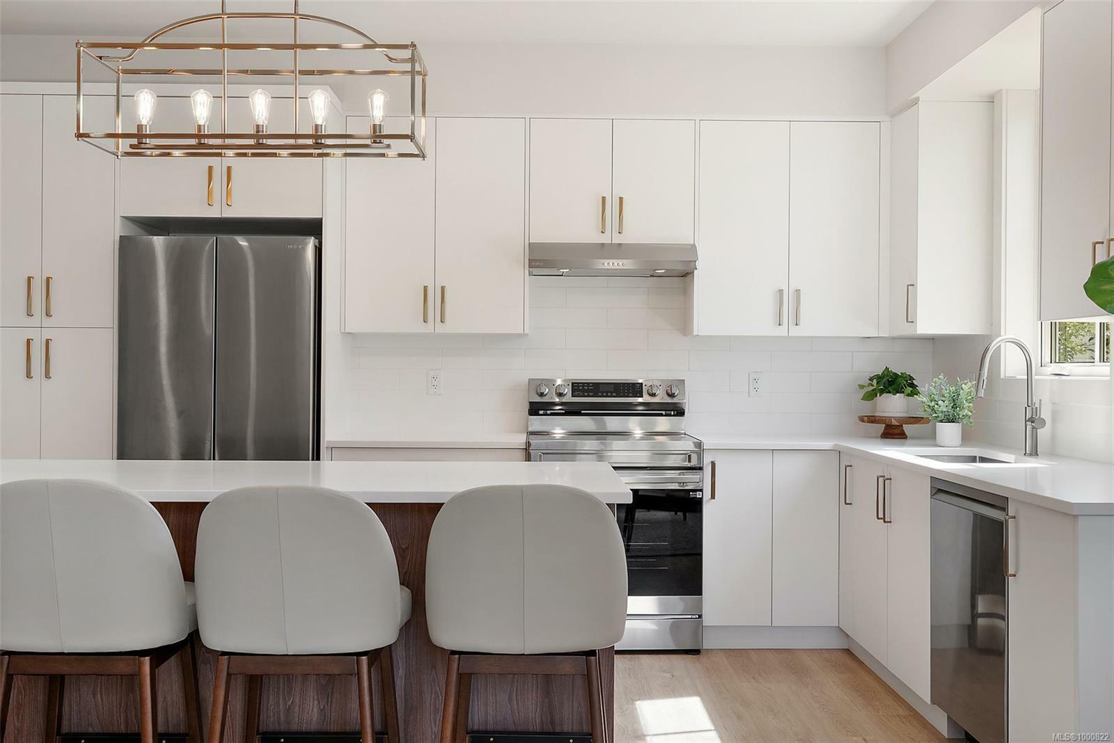 Property Photo: 483 South Joffre St 202 BC V9A 6C7