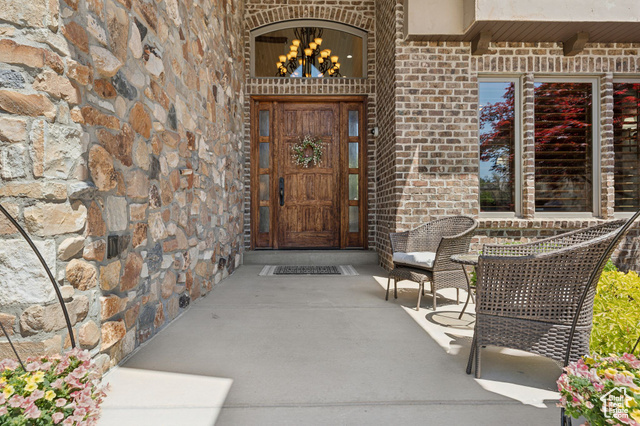 Property Photo: 1 S Crosshill Ln UT 84092