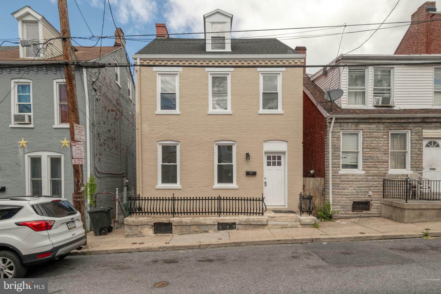 541 High Street  Lancaster PA 17603 photo